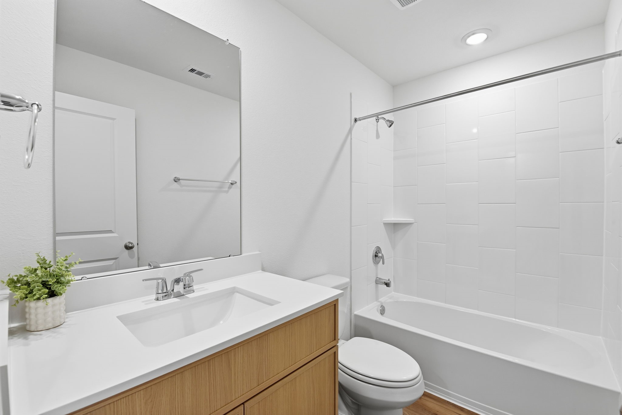 3534 Blue Mockingbird Street Katy, TX 77494 - Photo 23 of 39 Full size bath number two.