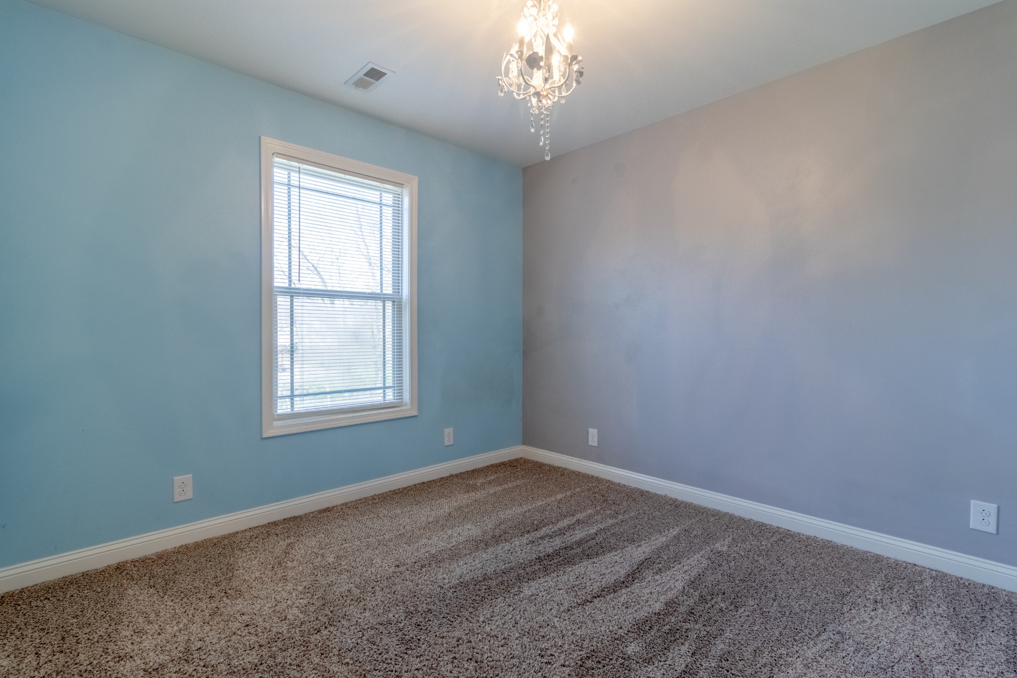280 Harper Road Clarksville, TN 37043 - Photo 15 of 23 an empty room with a window