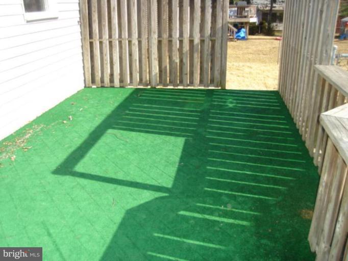 142 Harrison Road Sterling, VA 20164 - Photo 15 of 23 Deck