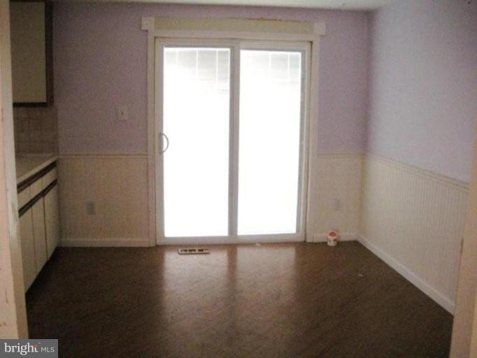 142 Harrison Road Sterling, VA 20164 - Photo 6 of 23 Dining Area