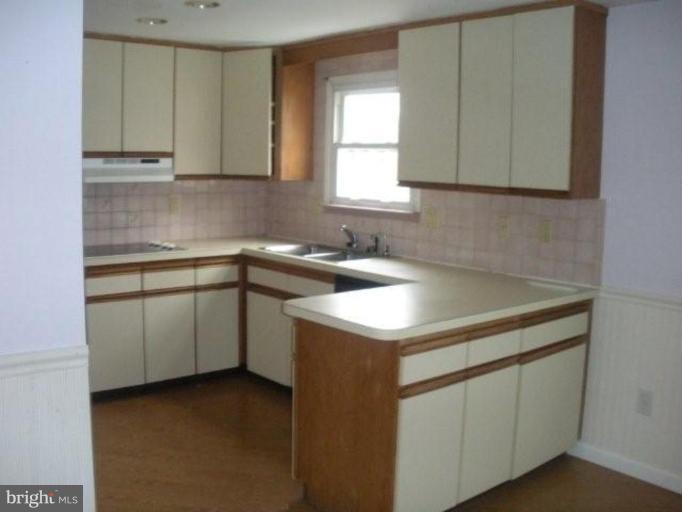 142 Harrison Road Sterling, VA 20164 - Photo 8 of 23 Kitchen #2