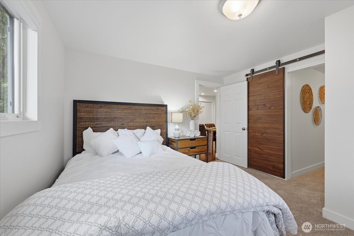 2804 East Howell Street Seattle, WA 98122 - Photo 15 of 25
