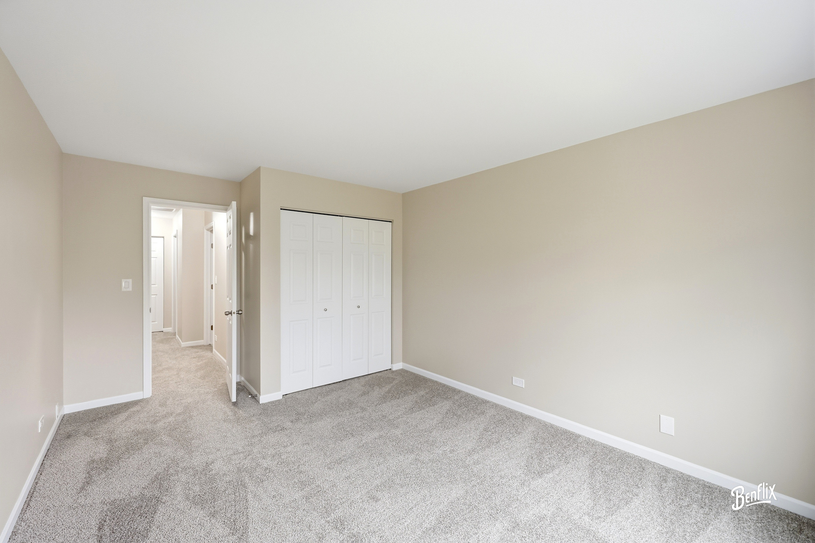 728 Old Checker Road Buffalo Grove, IL 60089 - Photo 17 of 22 a view of an empty room