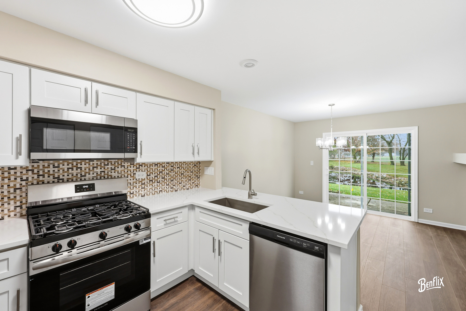 728 Old Checker Road Buffalo Grove, IL 60089 - Photo 4 of 22 a kitchen with a stove and a microwave