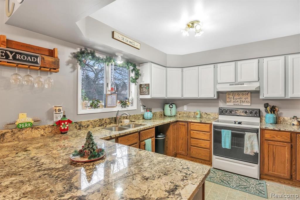 9451 Chambers Road Pinckney, MI 48169 - Photo 8 of 25