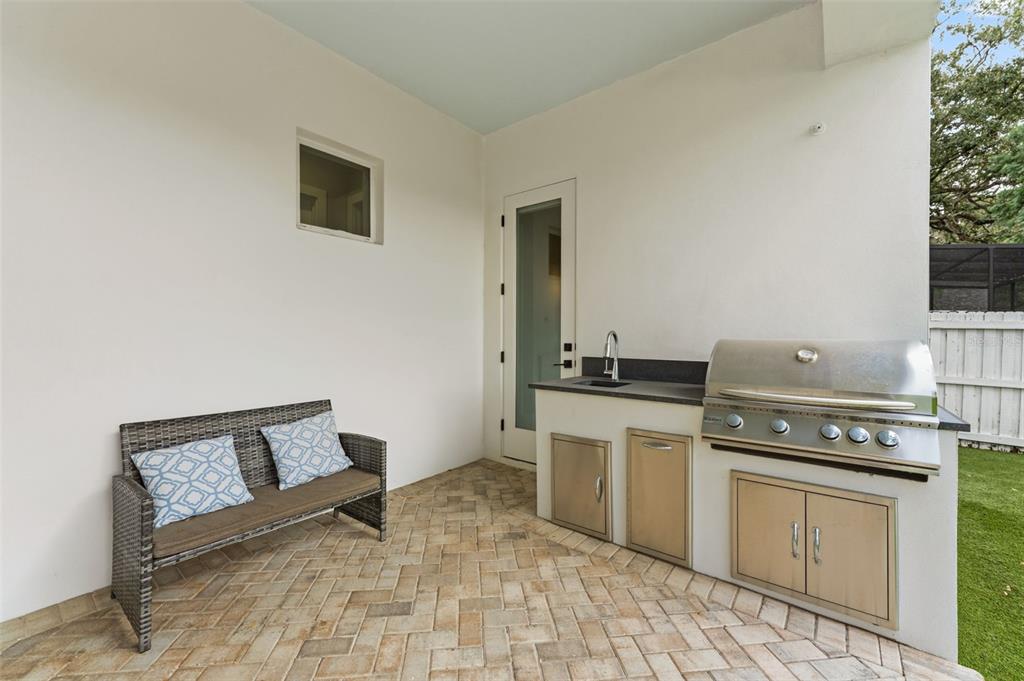 3314 West Villa Rosa Street Tampa, FL 33611 - Photo 39 of 55 a kitchen with a stove and a microwave