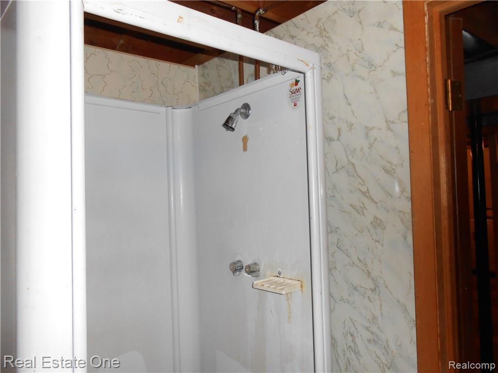 29346 Wellington Road West Southfield, MI 48034 - Photo 18 of 27