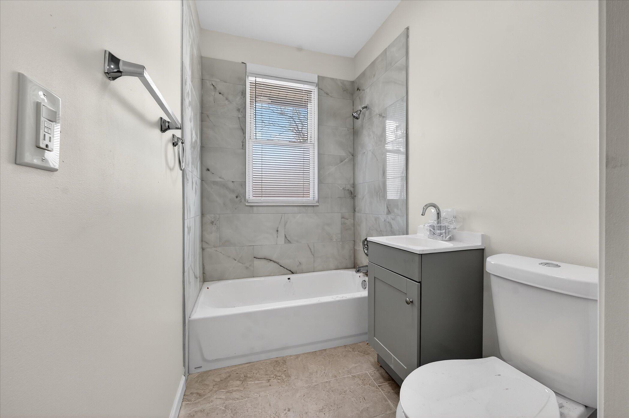 9702 Dundee Street Detroit, MI 48204 - Photo 18 of 37 21-9702-Dundee-St-Detroit-MI-48204-Windo