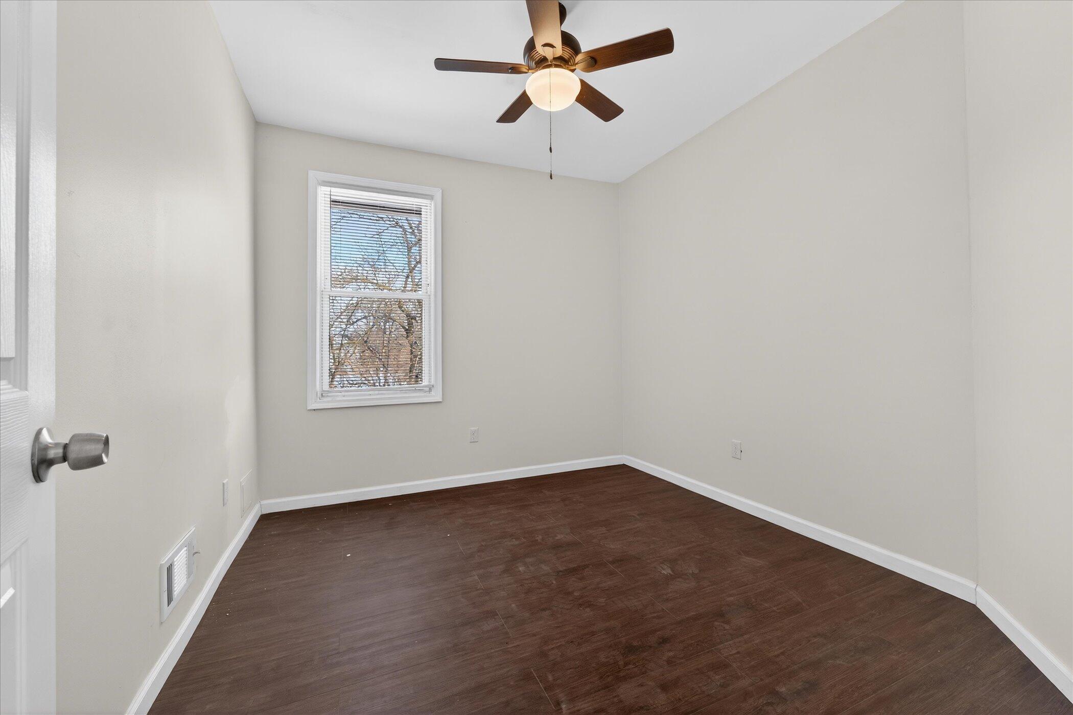 9702 Dundee Street Detroit, MI 48204 - Photo 20 of 37 23-9702-Dundee-St-Detroit-MI-48204-Windo