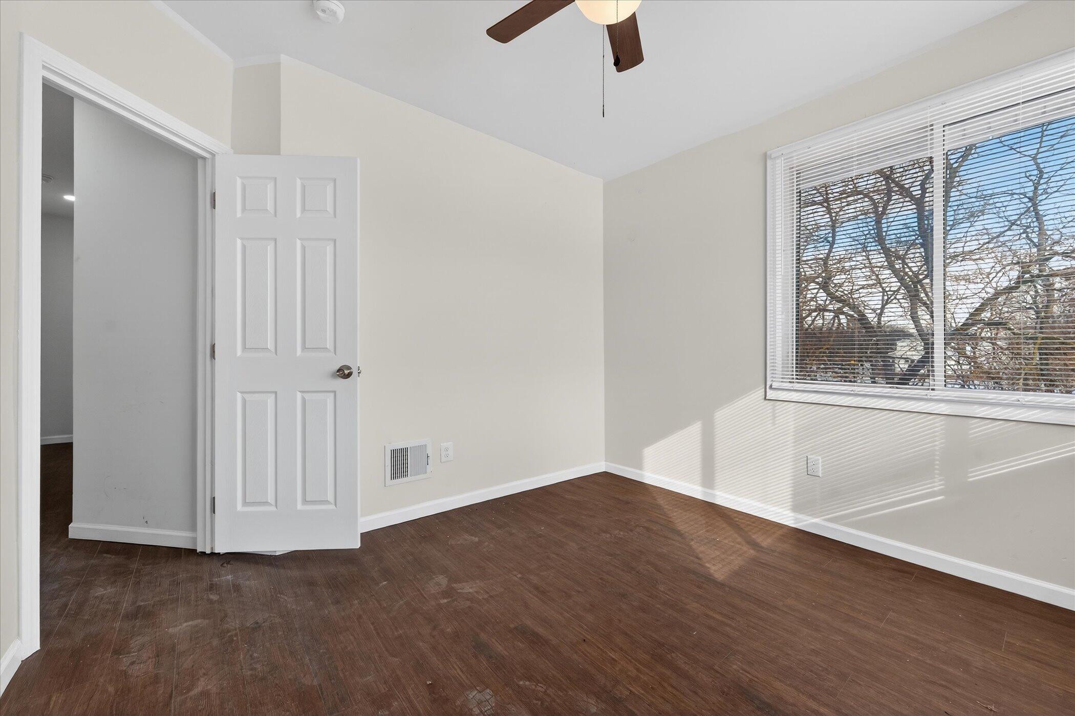 9702 Dundee Street Detroit, MI 48204 - Photo 25 of 37 28-9702-Dundee-St-Detroit-MI-48204-Windo