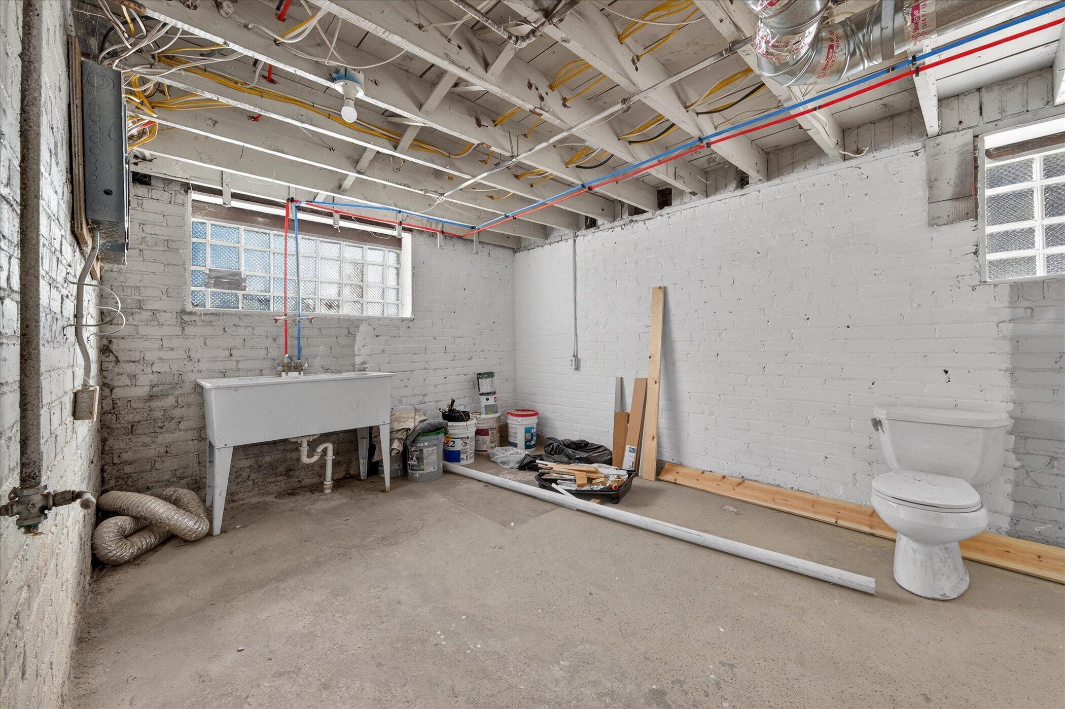 9702 Dundee Street Detroit, MI 48204 - Photo 29 of 37 35-9702-Dundee-St-Detroit-MI-48204-Windo