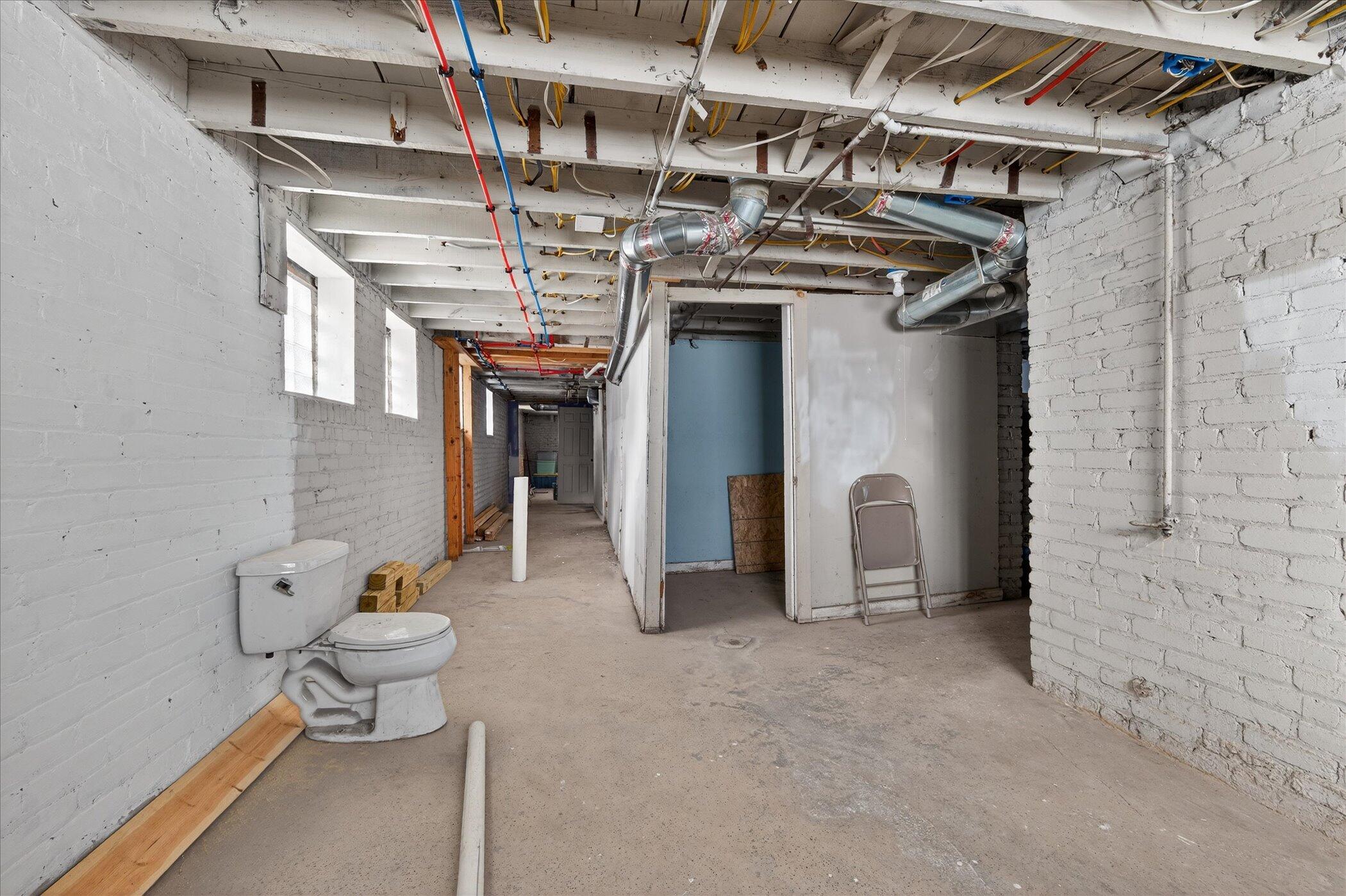 9702 Dundee Street Detroit, MI 48204 - Photo 30 of 37 36-9702-Dundee-St-Detroit-MI-48204-Windo