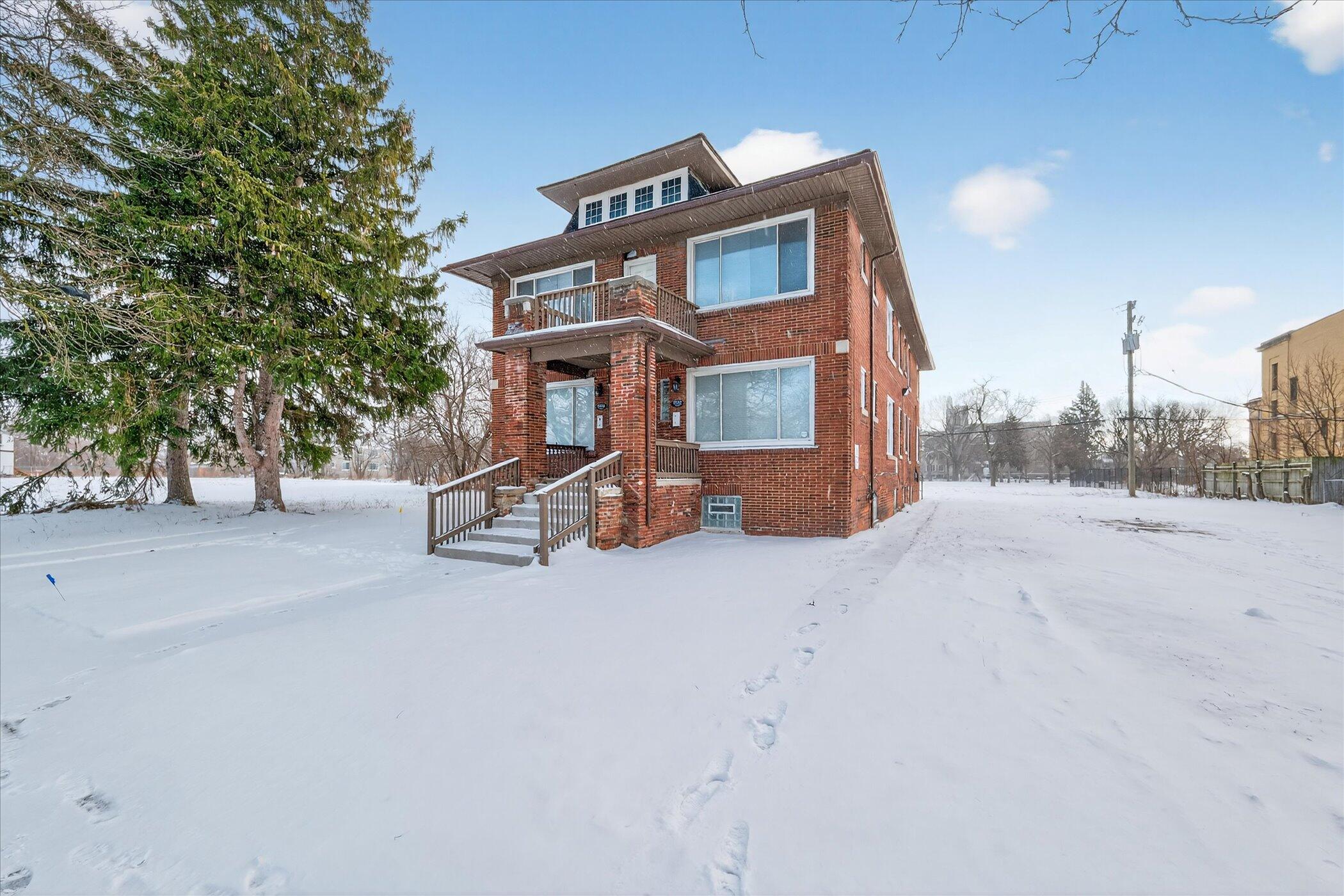 9702 Dundee Street Detroit, MI 48204 - Photo 3 of 37 04-9702-Dundee-St-Detroit-MI-48204-Windo