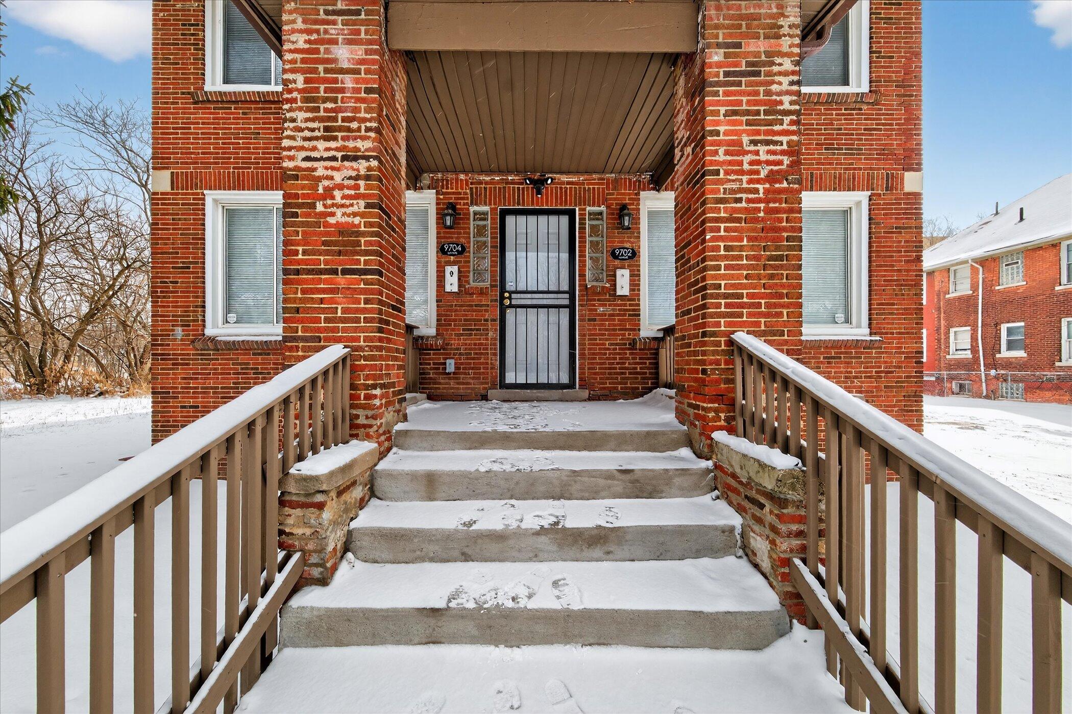 9702 Dundee Street Detroit, MI 48204 - Photo 4 of 37 05-9702-Dundee-St-Detroit-MI-48204-Windo