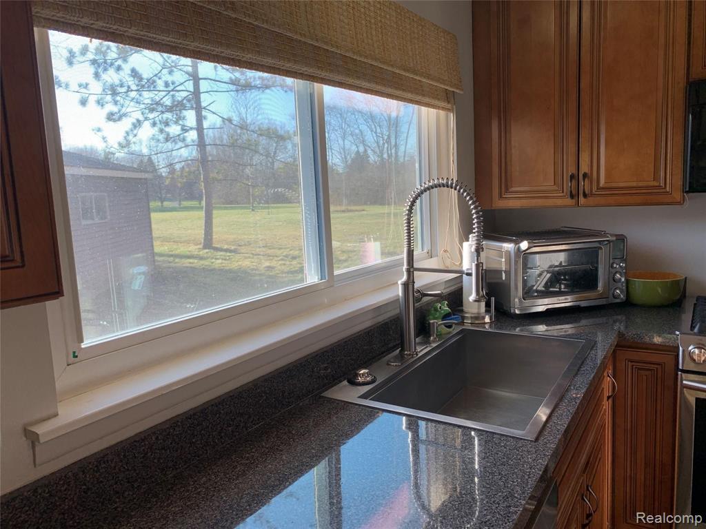 736 Kirkton Court Rochester Hills, MI 48307 - Photo 15 of 48