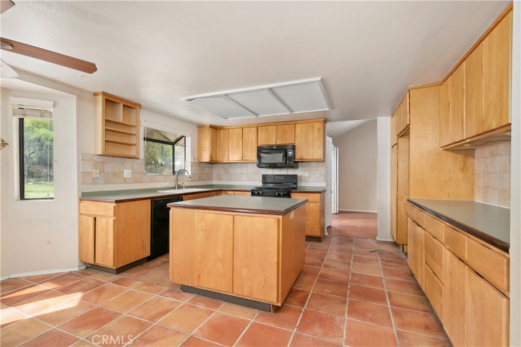 1703 Ridge View Colton, CA 92324 - Photo 9 of 59