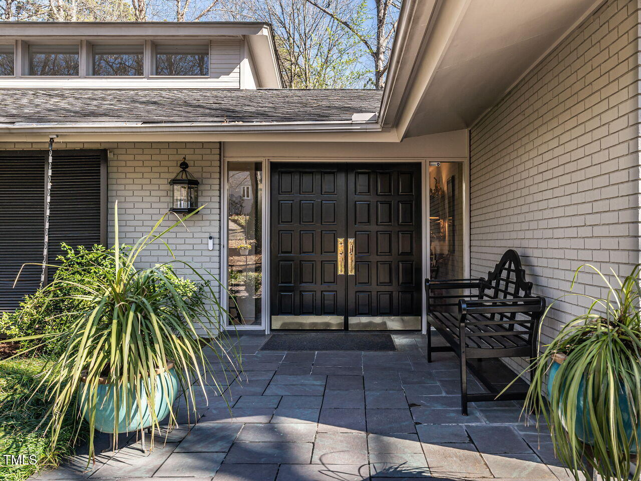 3206 Sussex Road Raleigh, NC 27612 - Photo 5 of 51 005-1280x960-front-porch