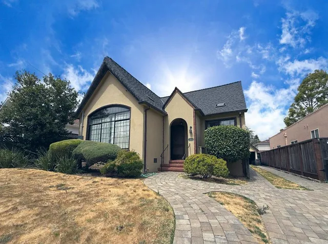 $6,800 | 2104 Carmelita Avenue, Burlingame, CA 94010