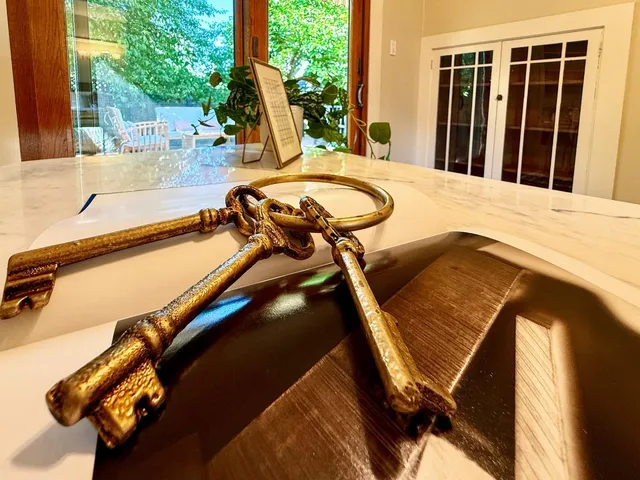 $6,800 | 2104 Carmelita Avenue, Burlingame, CA 94010