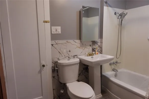 $2,000 | 304 Massachusetts Avenue, Endicott, NY 13760