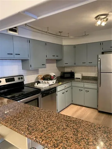 $2,400 | 77 Pitman Street, Unit 205, Providence, RI 02906