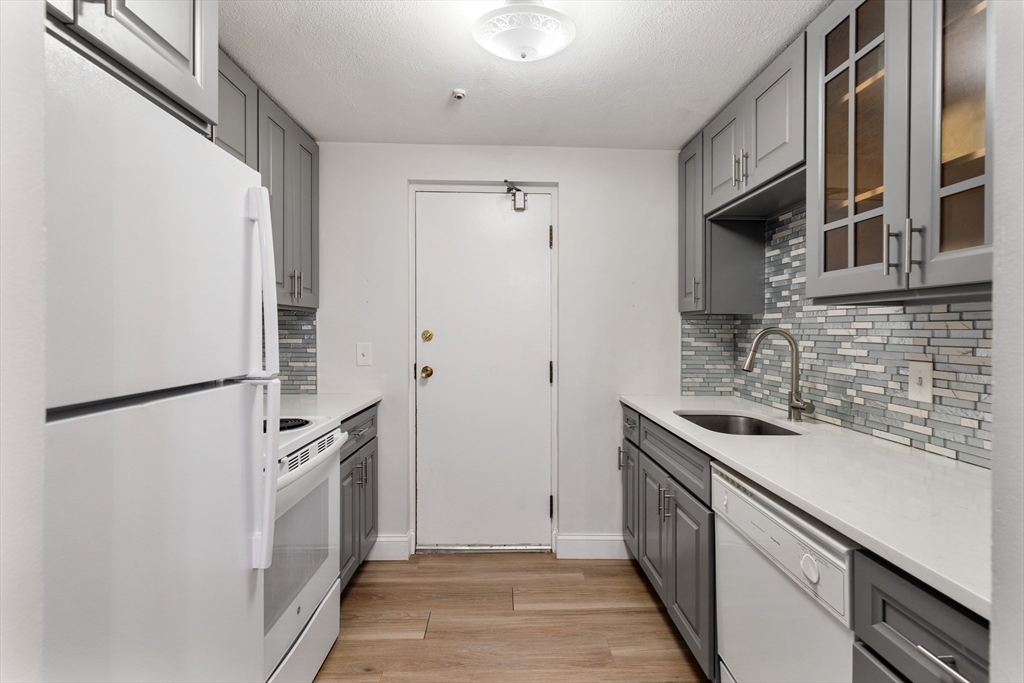 45 Will Drive, Unit 97 Canton, MA 02021 - Photo 4 of 15