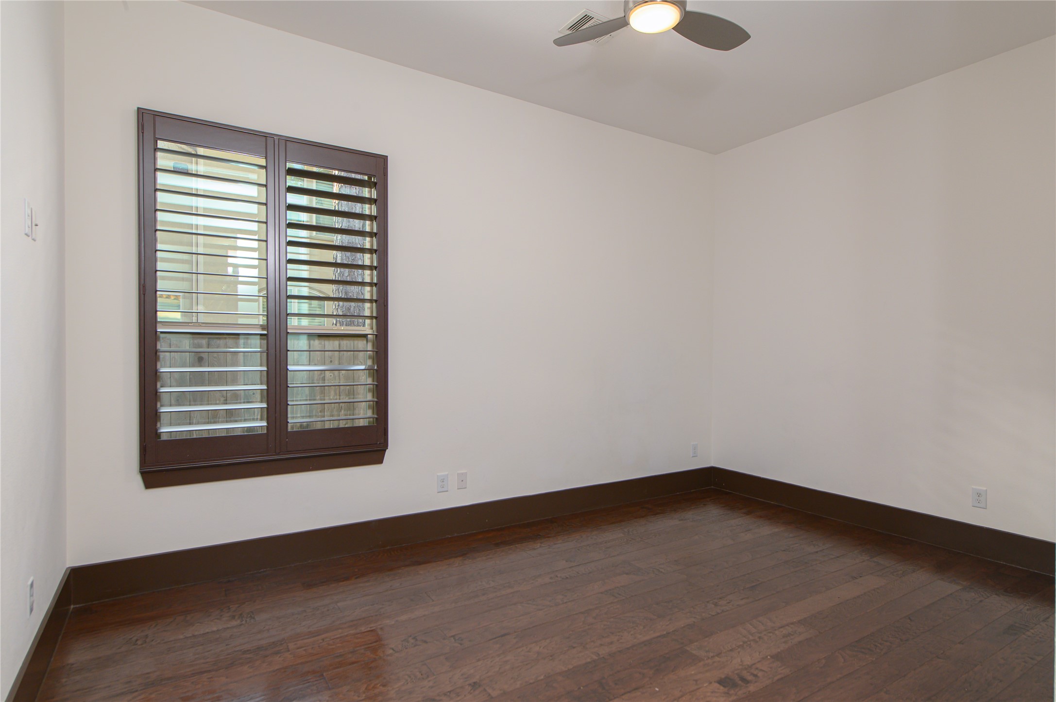 30 Freestone Stream Place Spring, TX 77389 - Photo 39 of 43 BEDROOM 4 WITH BATHROOM AND CLOSET