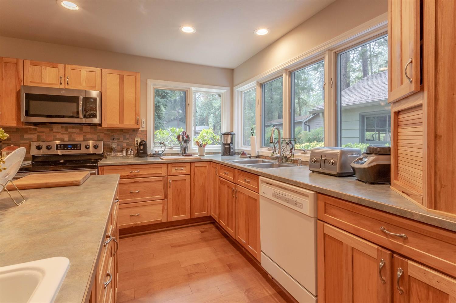 1886 Lampman Road Gold Hill, OR 97525 - Photo 13 of 35 Additional Photo