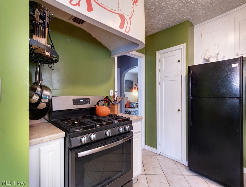 18231 Marcella Road Cleveland, OH 44119 - Photo 10 of 25 Sight lines to living room...