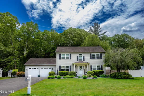 $599,000 | 106 Pheasant Walk, Schenectady, NY 12303