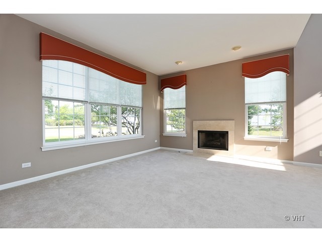 897 Havenshire Road, Unit 897 Naperville, IL 60565 - Photo 4 of 14 a view of an empty room with a window