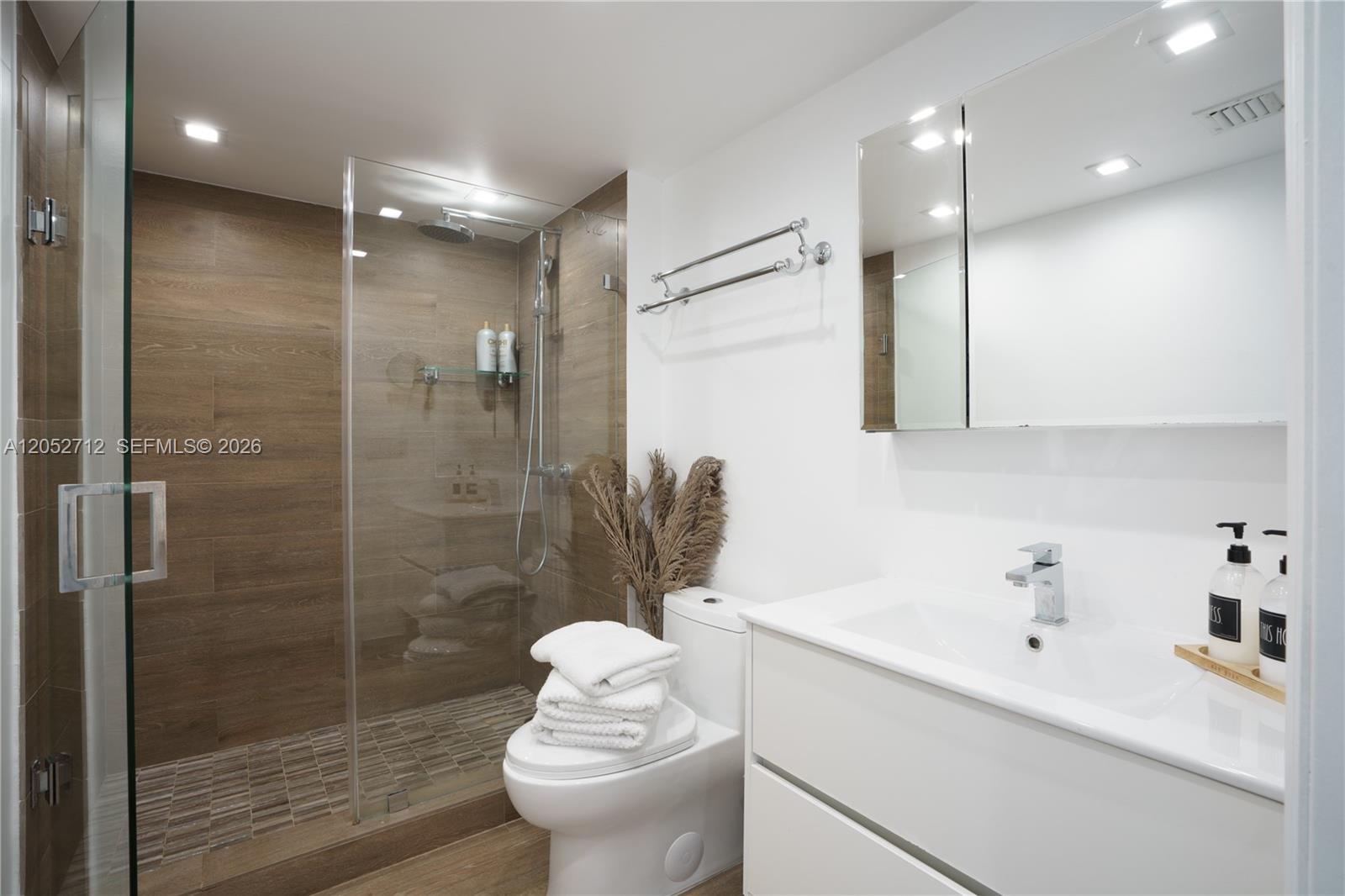 90 Alton Road, Unit 2306 Miami Beach, FL 33139 - Photo 13 of 19 Gallery Image 13