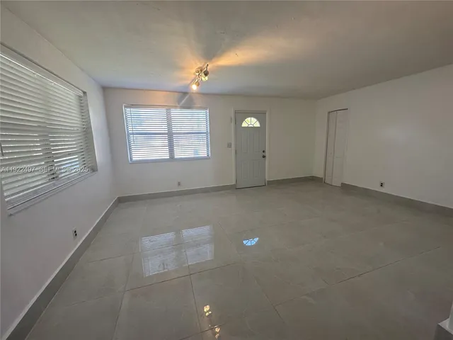 $3,500 | 209 Southwest 5th Street, Hallandale Beach, FL 33009