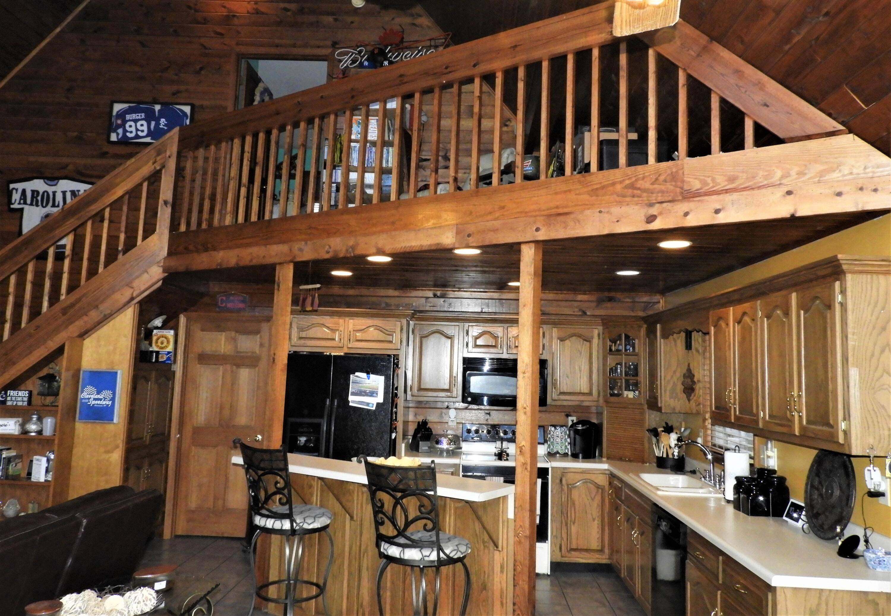 643 Cates Lane Northeast Charleston, TN 37310 - Photo 18 of 45 Kitchen loft view