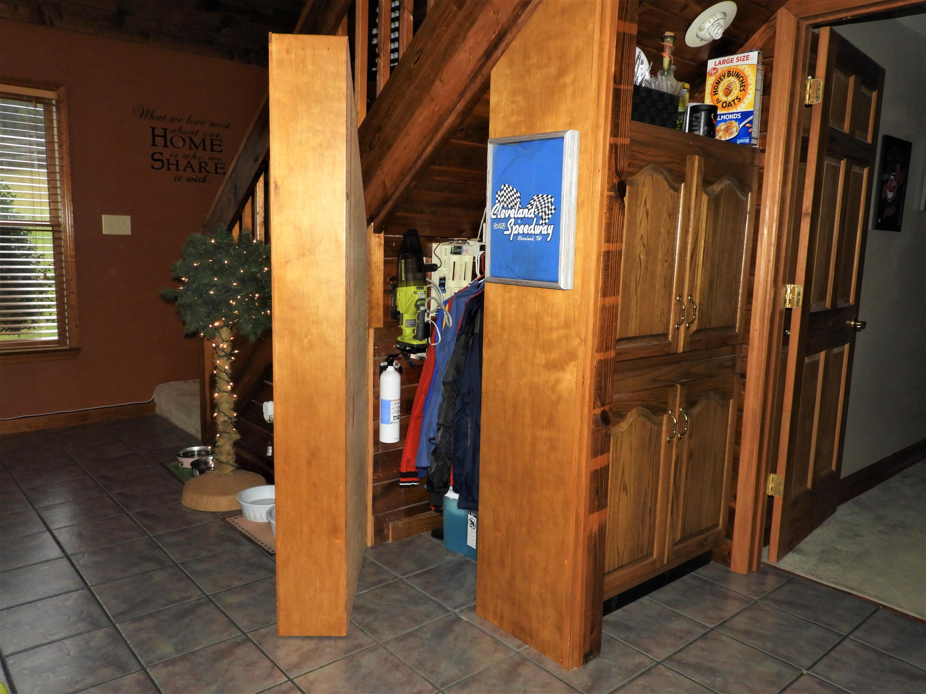 643 Cates Lane Northeast Charleston, TN 37310 - Photo 20 of 45 Bookshelf