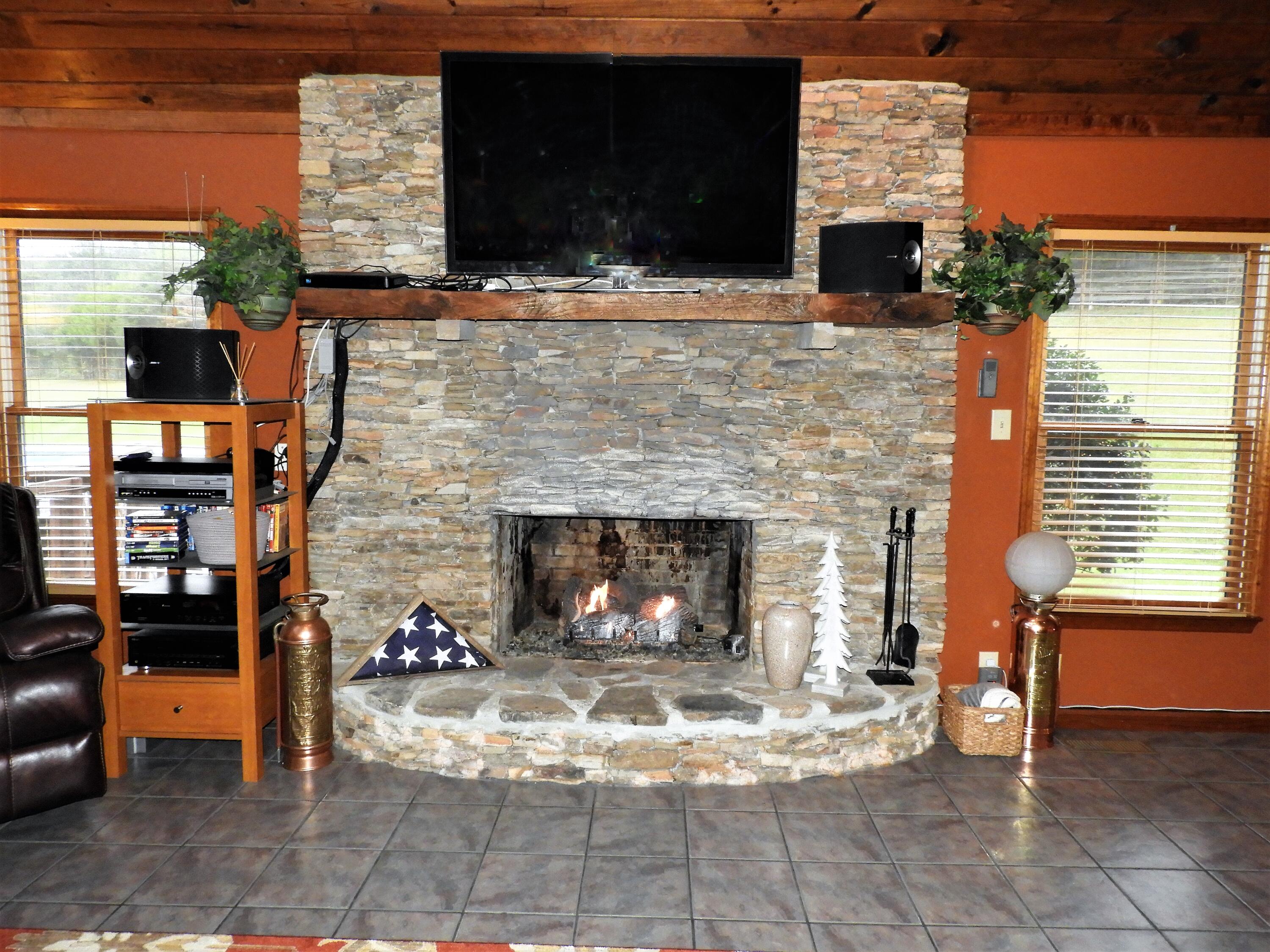643 Cates Lane Northeast Charleston, TN 37310 - Photo 10 of 45 Fireplace