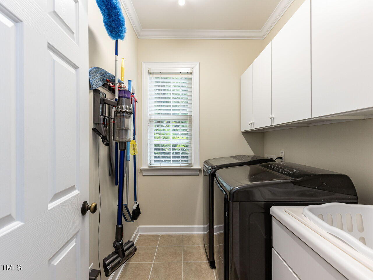 119 Oldefield Lane Garner, NC 27529 - Photo 19 of 38 a utility room with closet dryer and washer