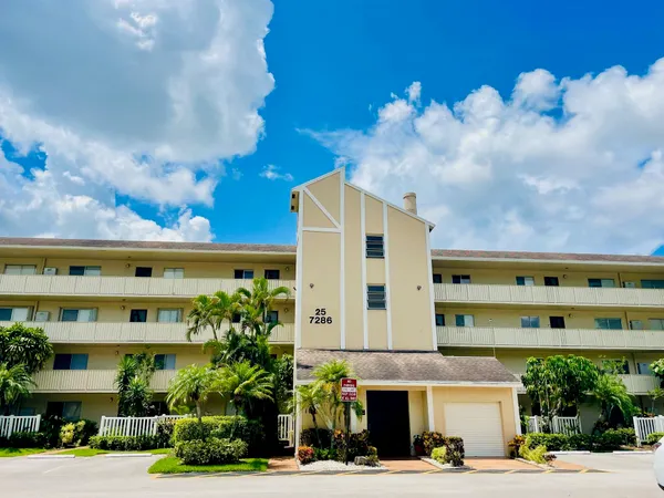 $3,350 | 7286 Huntington Lane, Unit 105, Delray Beach, FL 33446
