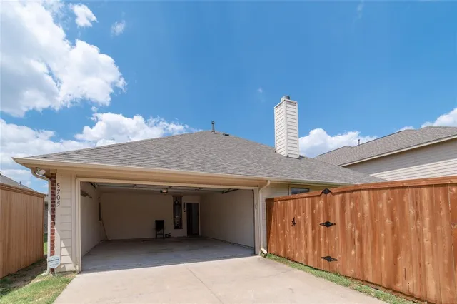 $2,050 | 5705 Broken Spur, McKinney, TX 75070