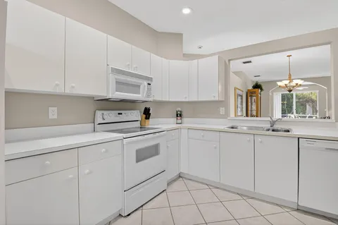 $395,000 | 10612 Royal Caribbean Circle, Boynton Beach, FL 33437