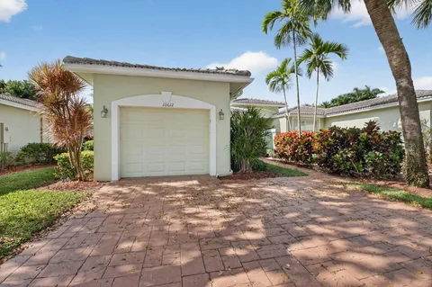 $395,000 | 10612 Royal Caribbean Circle, Boynton Beach, FL 33437
