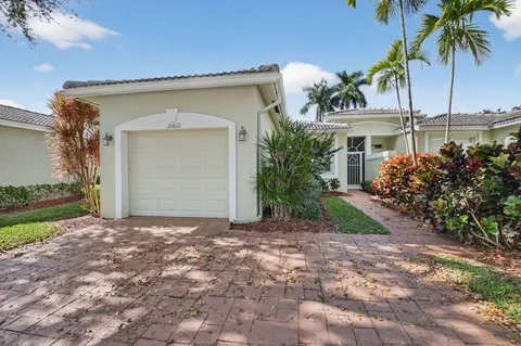 $395,000 | 10612 Royal Caribbean Circle, Boynton Beach, FL 33437