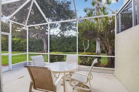 $395,000 | 10612 Royal Caribbean Circle, Boynton Beach, FL 33437