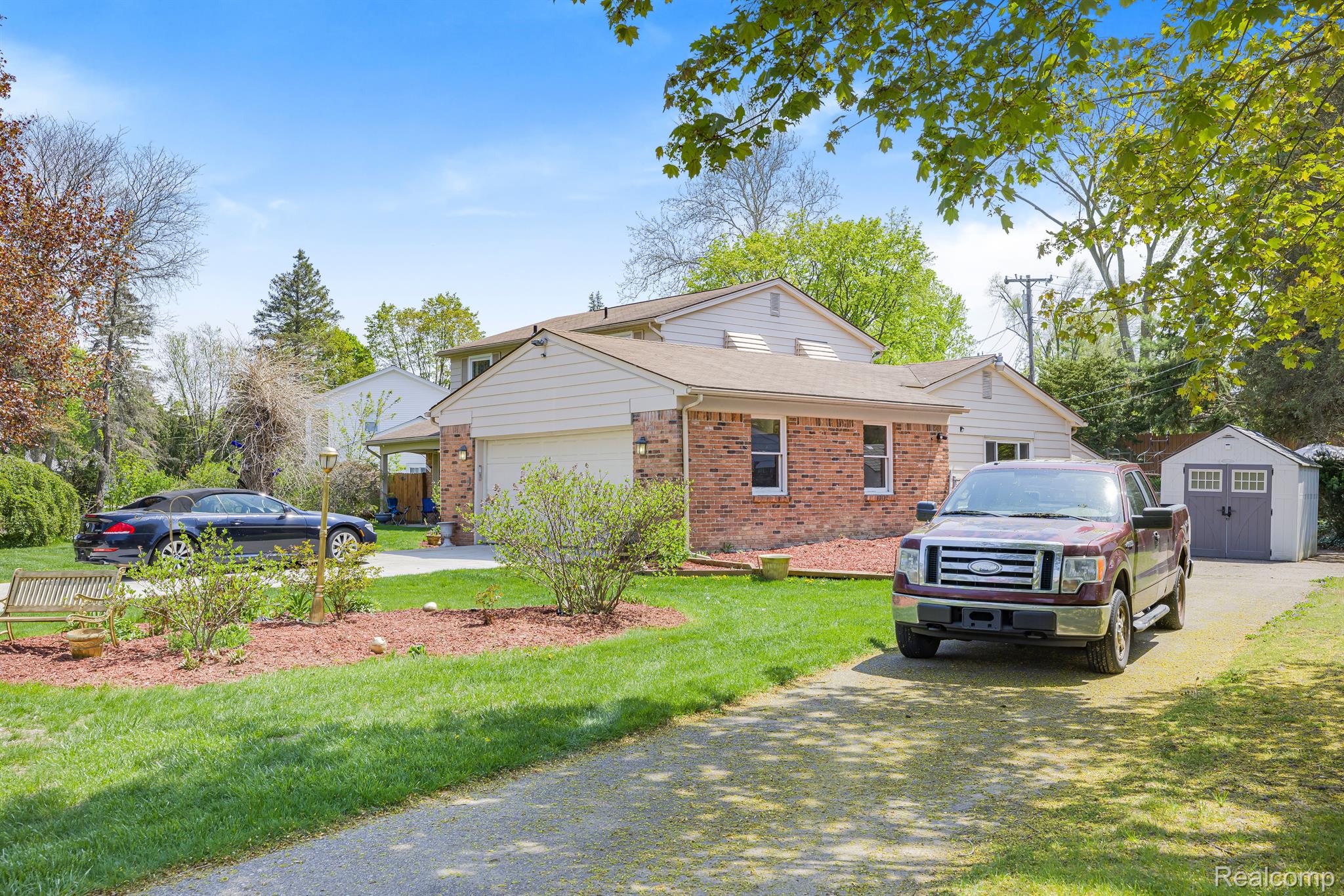 1935 Dawn Ridge Road Walled Lake, MI 48390 - Photo 4 of 33 Gallery Image 4