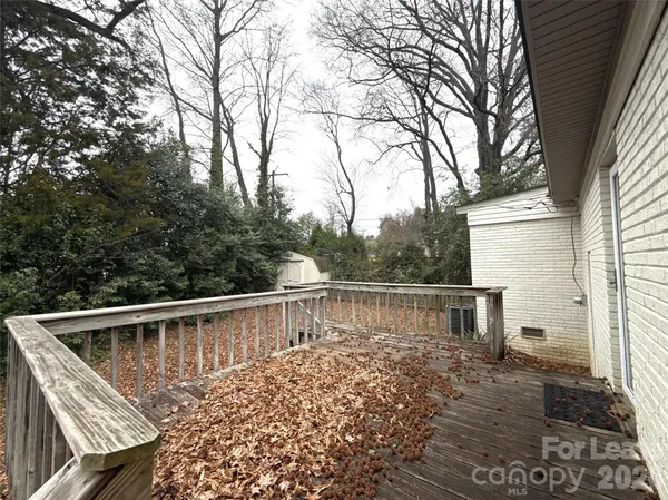 a view of house with backyard and trees