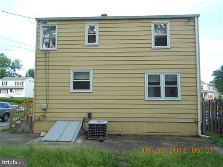 232 West Chelton Road Brookhaven, PA 19015 - Photo 2 of 15 Exterior Back