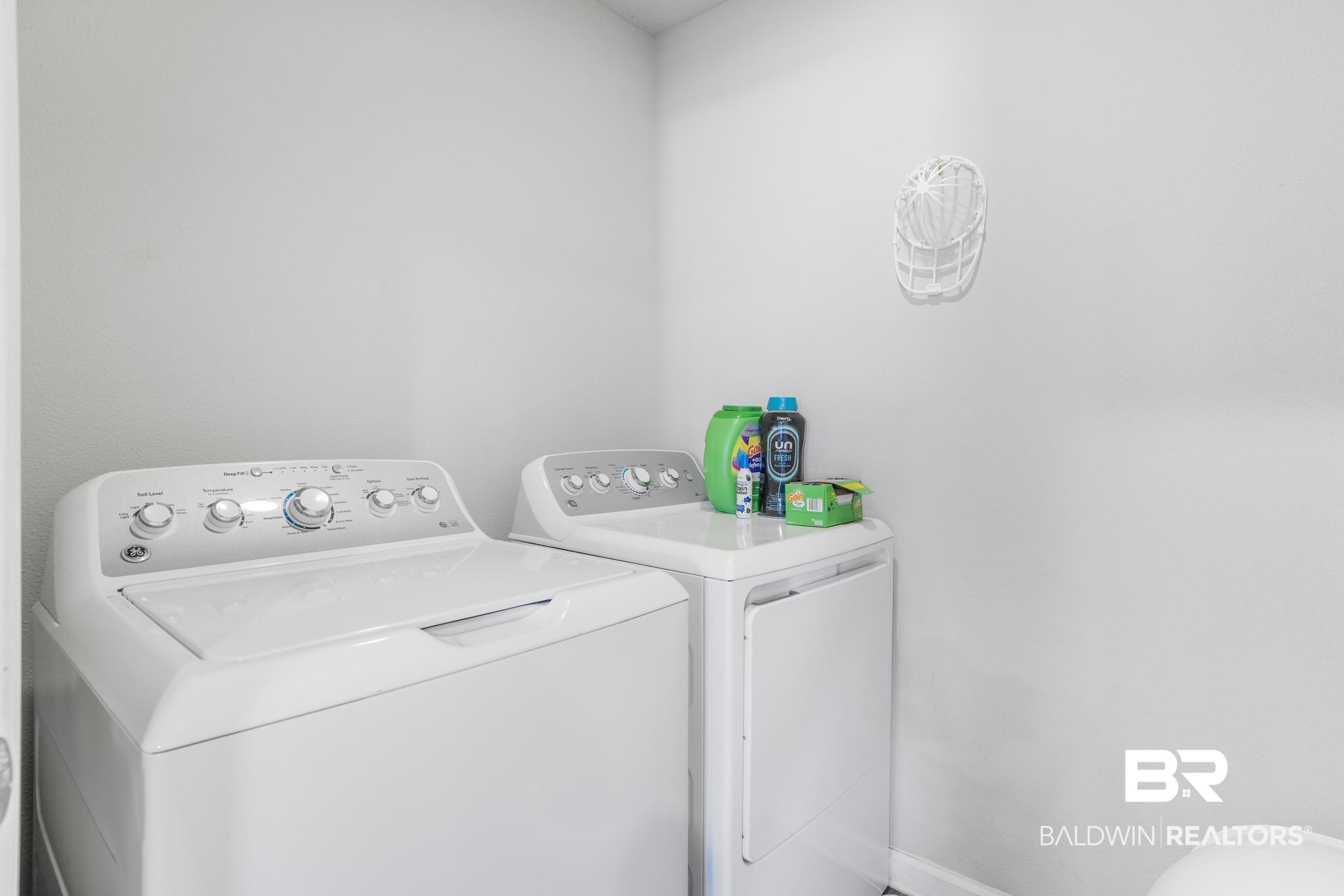 10738 Ridgeview Drive Mobile, AL 36608 - Photo 20 of 48 Washroom featuring washing machine and clothes dryer and baseboards