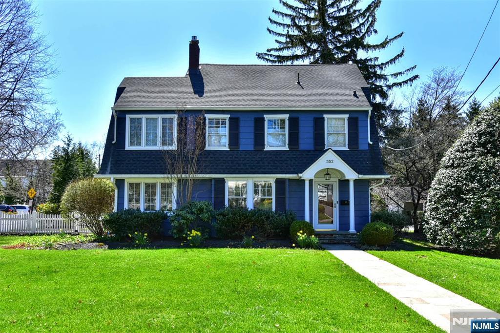 352 Fairway Road Ridgewood, NJ 07450 - Photo 1 of 33