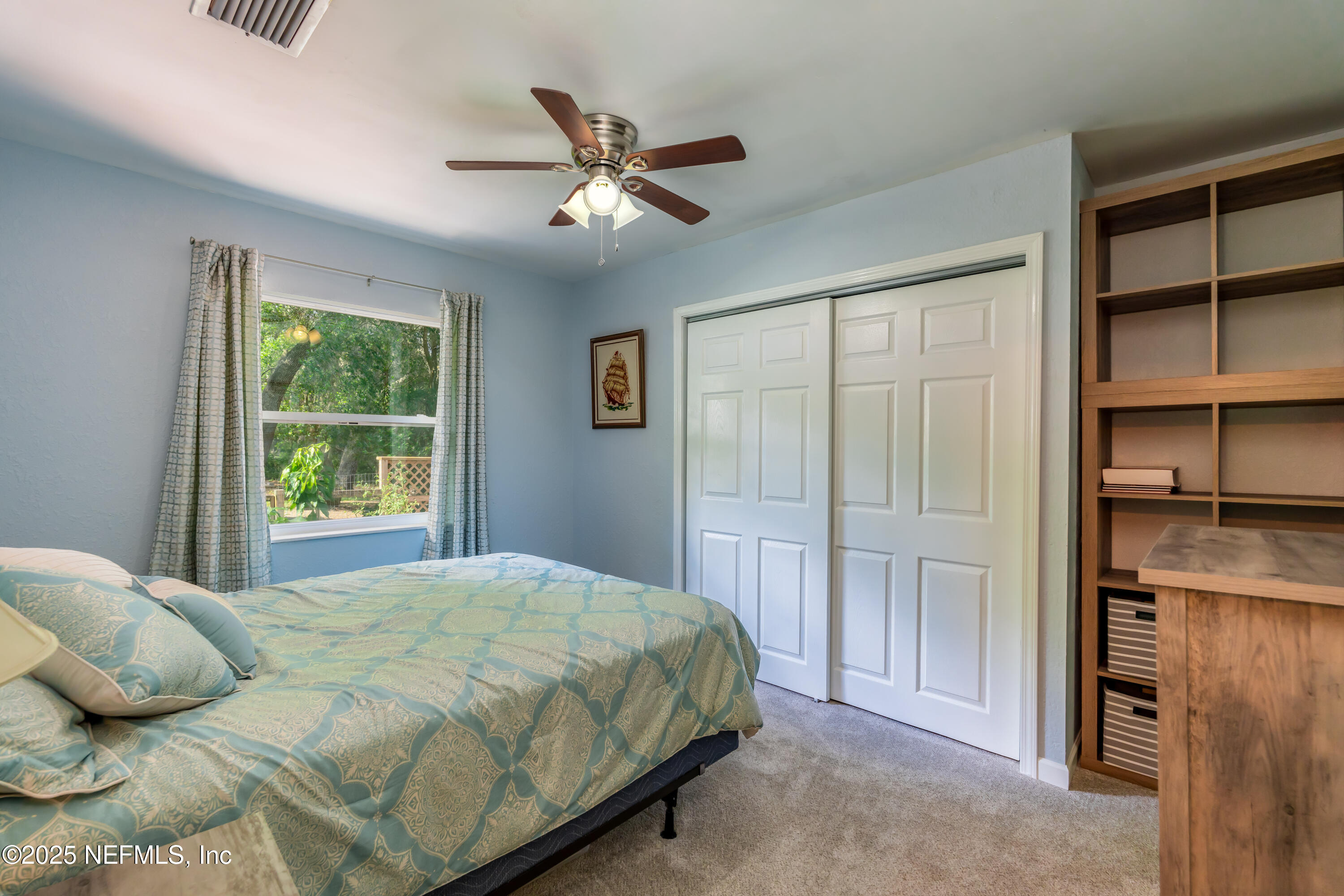 8048 County Line Road Melrose, FL 32666 - Photo 21 of 40 a bedroom with a bed and a window