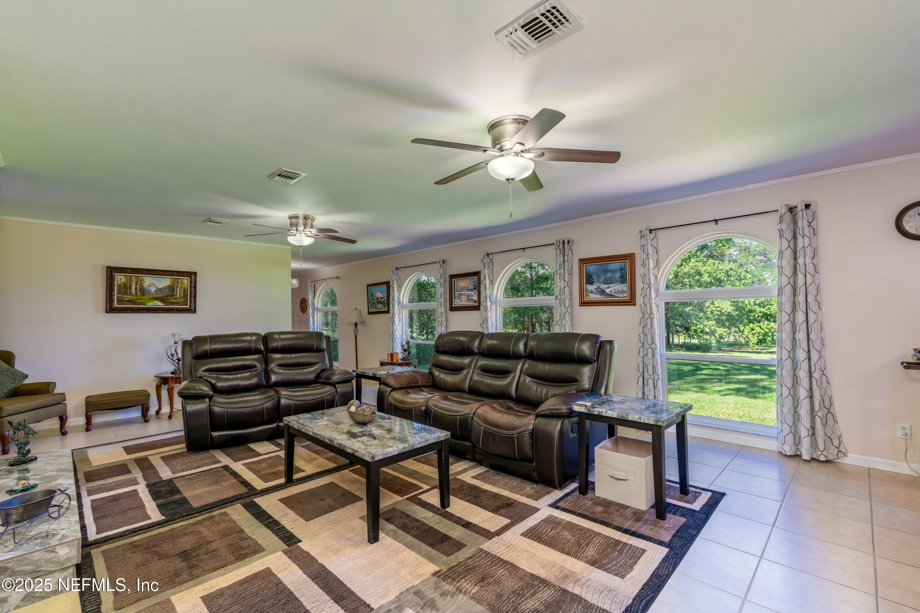 8048 County Line Road Melrose, FL 32666 - Photo 25 of 40 a living room with furniture and a window